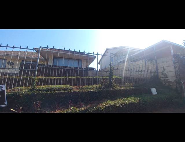 3 BEDROOM FREEHOLD FOR SALE IN GLENMORE